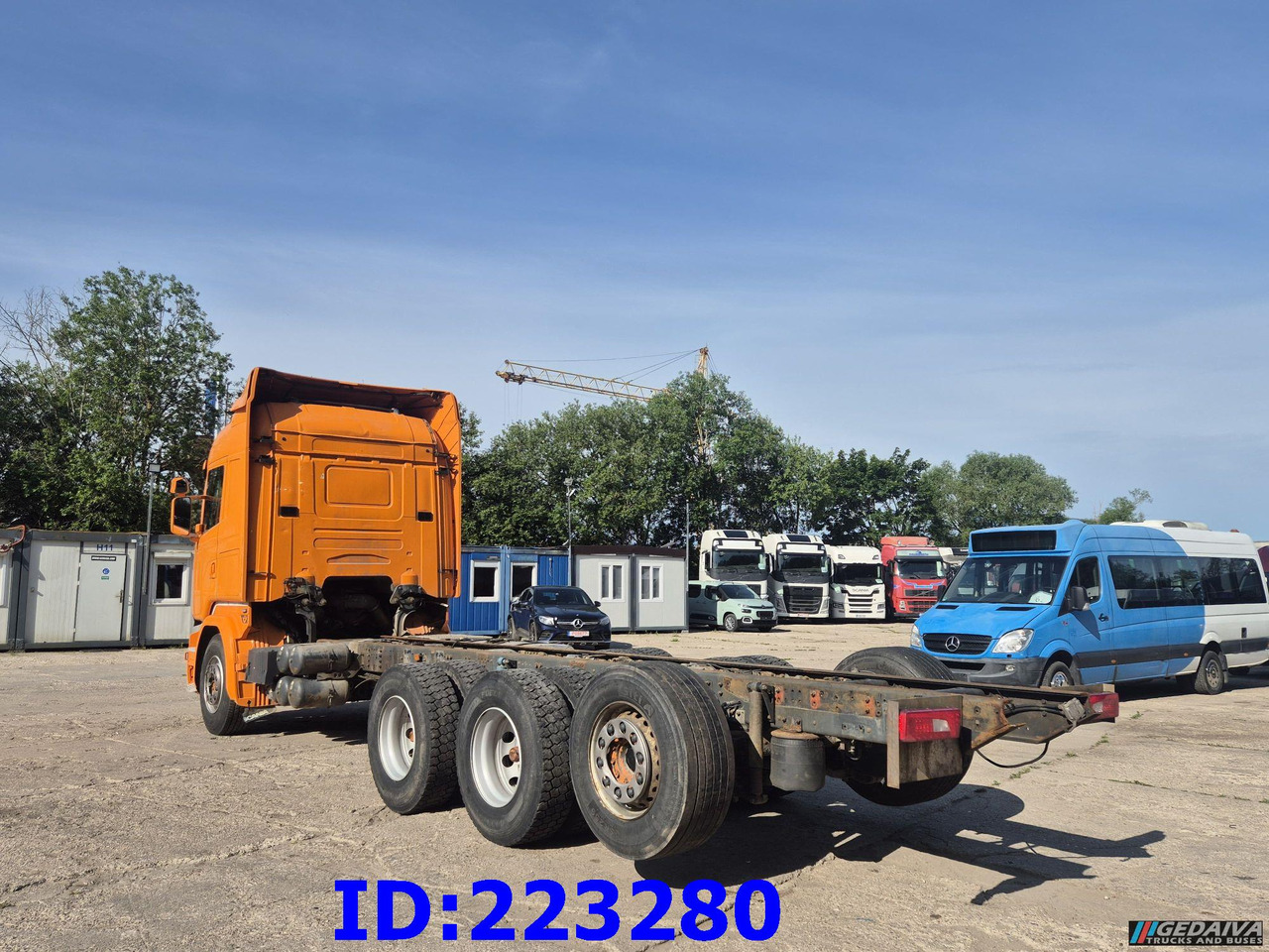 SCANIA R580 V8 8X4 Retarder (Steering axle) - Kamion sa golom šasijom i zatvorenom kabinom: slika 5 SCANIA R580 V8 8X4 Retarder (Steering axle) - Kamion sa golom šasijom i zatvorenom kabinom: slika 5