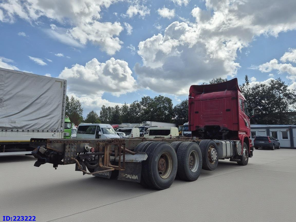 SCANIA R620 - 8x4 - Steering axle - Kamion sa golom šasijom i zatvorenom kabinom: slika 4 SCANIA R620 - 8x4 - Steering axle - Kamion sa golom šasijom i zatvorenom kabinom: slika 4