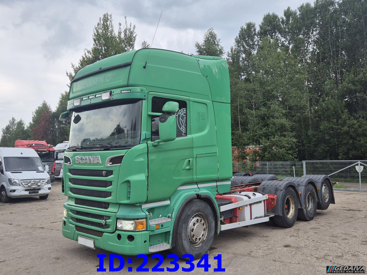 SCANIA R620 - 8x4 - Steering axle - Retarder - Kamion sa golom šasijom i zatvorenom kabinom: slika 1 SCANIA R620 - 8x4 - Steering axle - Retarder - Kamion sa golom šasijom i zatvorenom kabinom: slika 1