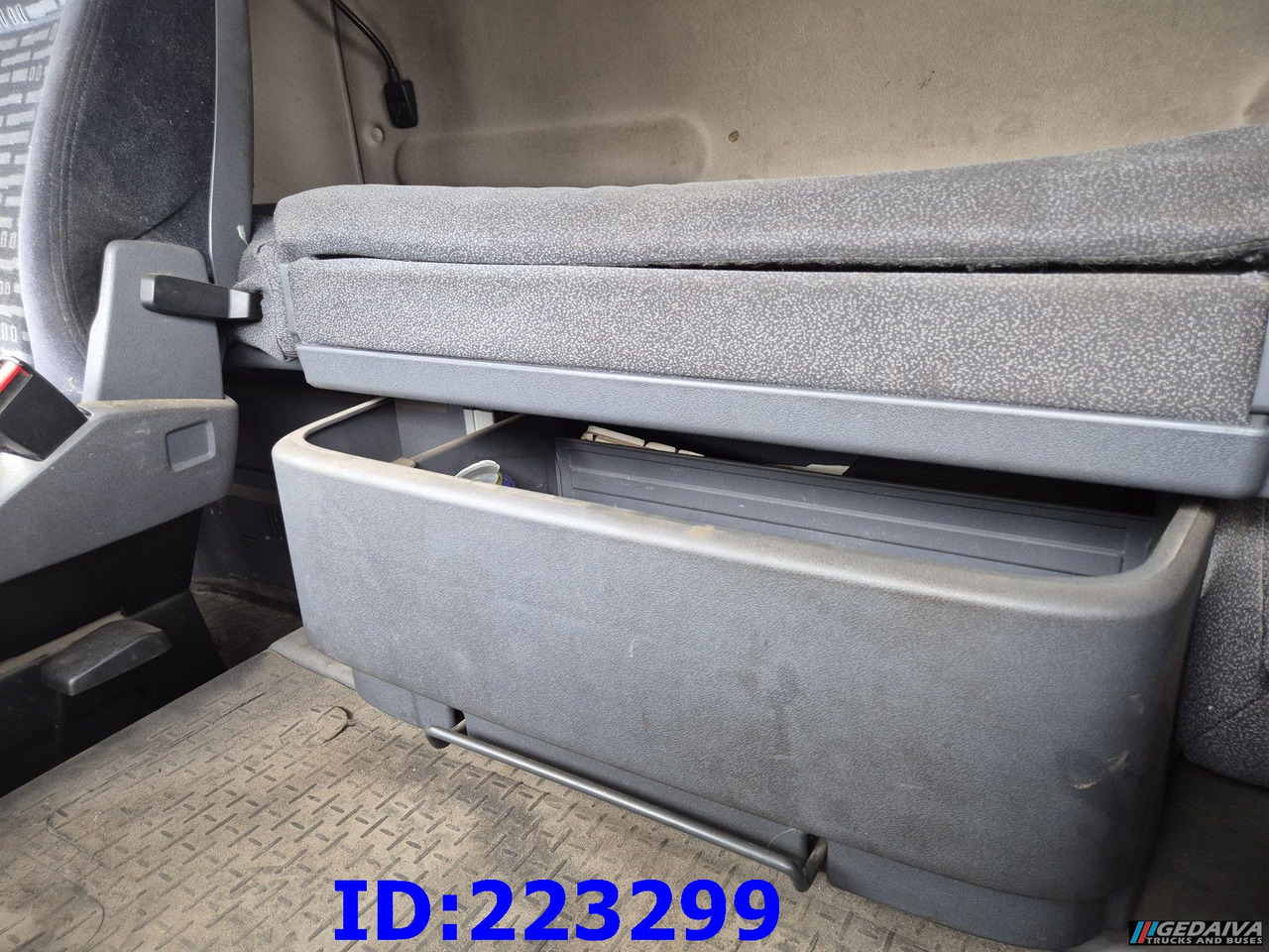 Tegljač SCANIA R420 6x2 MANUAL: slika 19 Tegljač SCANIA R420 6x2 MANUAL: slika 19