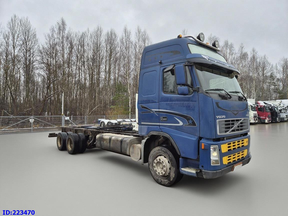 VOLVO FH12 420HP 6x2 - Kamion sa golom šasijom i zatvorenom kabinom: slika 4 VOLVO FH12 420HP 6x2 - Kamion sa golom šasijom i zatvorenom kabinom: slika 4