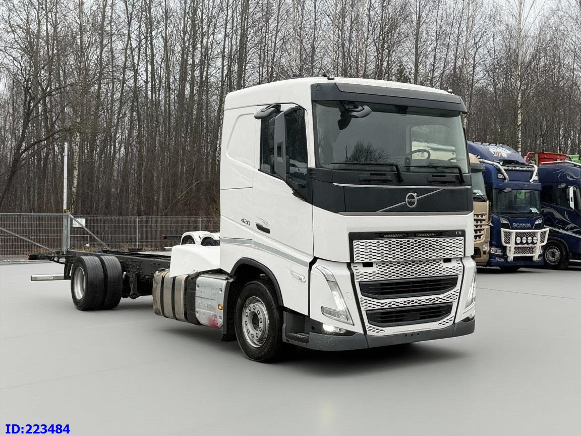 VOLVO FH13 420HP - Kamion sa golom šasijom i zatvorenom kabinom: slika 4 VOLVO FH13 420HP - Kamion sa golom šasijom i zatvorenom kabinom: slika 4