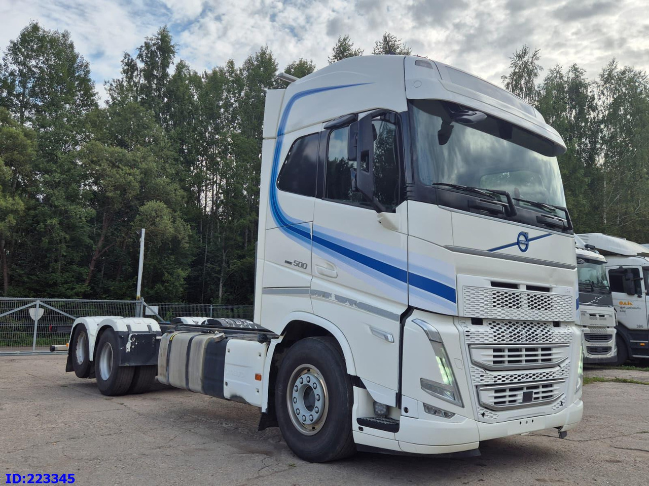 VOLVO FH13 500HP 6x2 10 tyre - New generation - Kamion sa golom šasijom i zatvorenom kabinom: slika 4 VOLVO FH13 500HP 6x2 10 tyre - New generation - Kamion sa golom šasijom i zatvorenom kabinom: slika 4