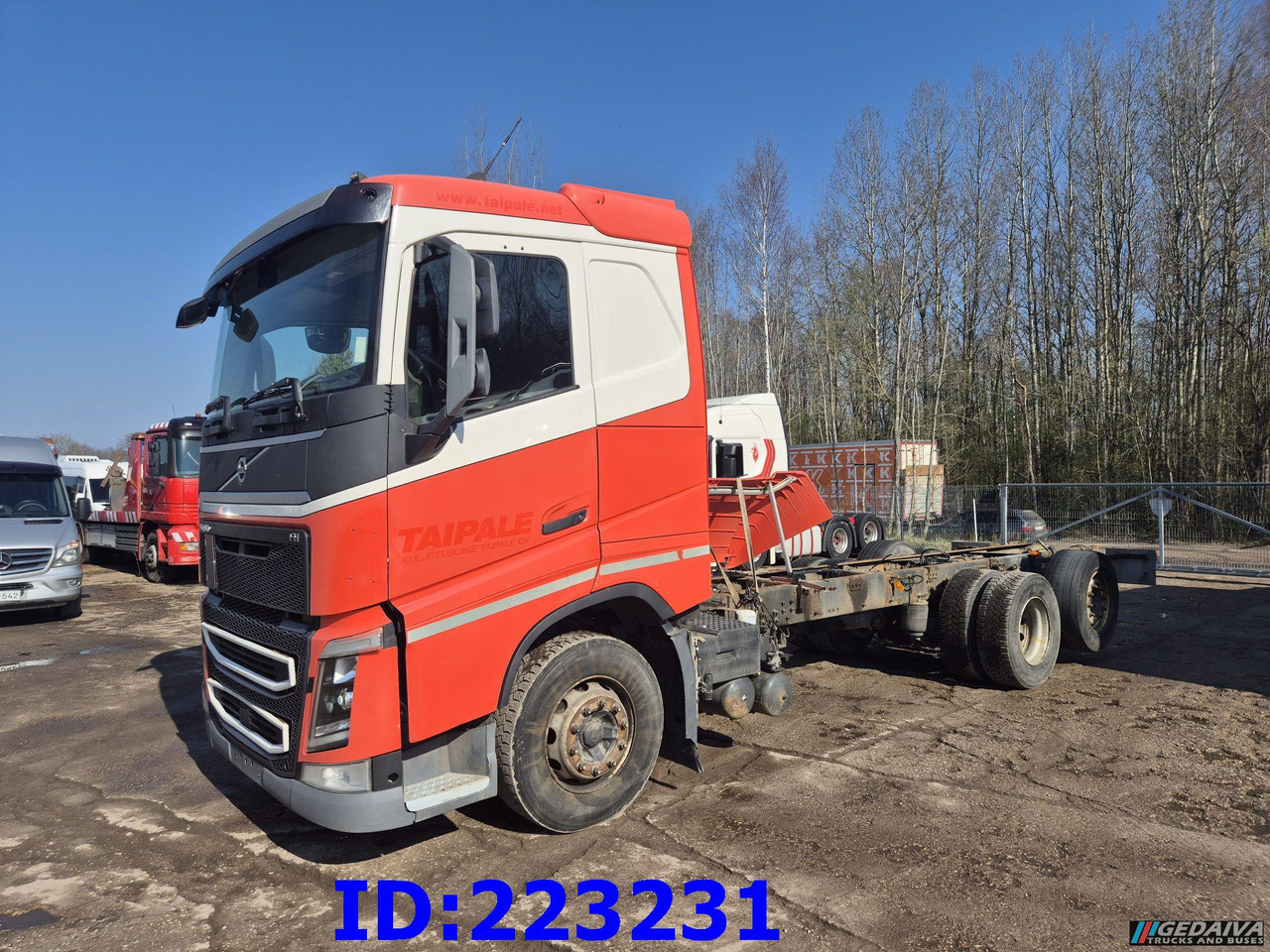 VOLVO FH13 540HP 6X2 Euro6 - Kamion sa golom šasijom i zatvorenom kabinom: slika 1 VOLVO FH13 540HP 6X2 Euro6 - Kamion sa golom šasijom i zatvorenom kabinom: slika 1