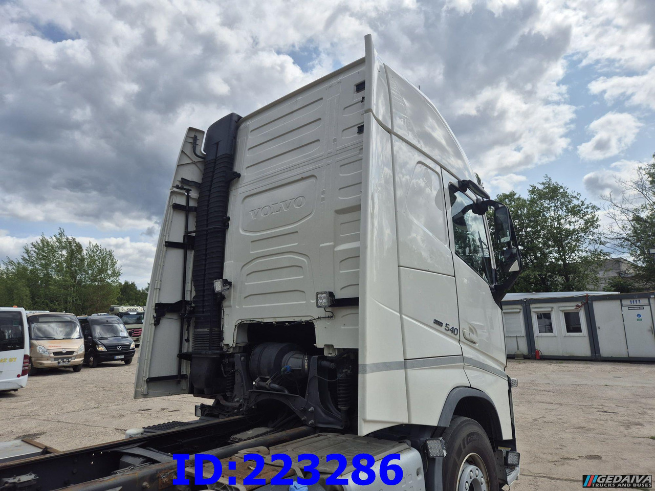 VOLVO FH13 540HP 6x2 (10 tyre) Euro6 - Kamion sa golom šasijom i zatvorenom kabinom: slika 5 VOLVO FH13 540HP 6x2 (10 tyre) Euro6 - Kamion sa golom šasijom i zatvorenom kabinom: slika 5
