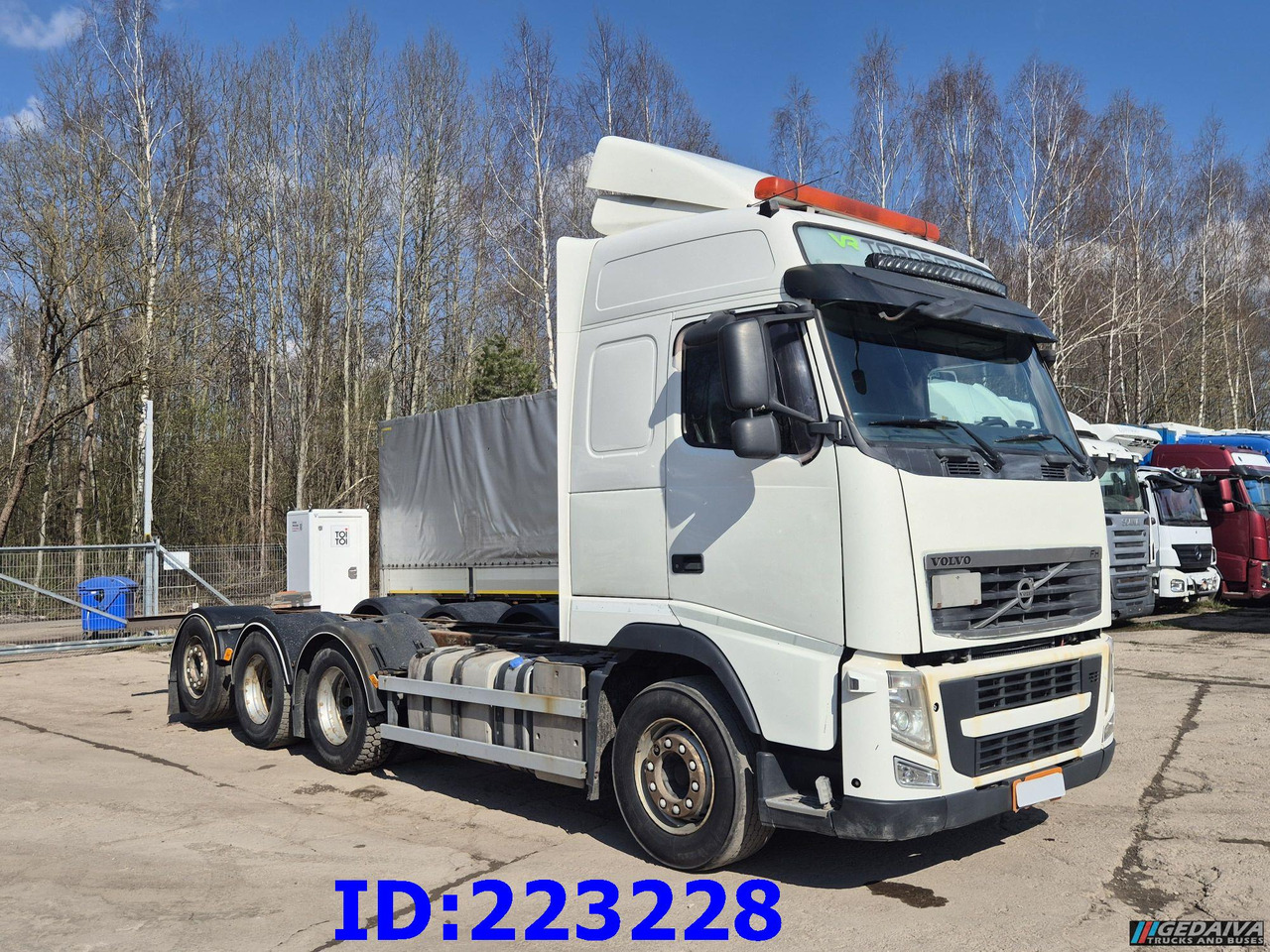 VOLVO FH13 540HP 8X4 Euro5 - Kamion sa golom šasijom i zatvorenom kabinom: slika 4 VOLVO FH13 540HP 8X4 Euro5 - Kamion sa golom šasijom i zatvorenom kabinom: slika 4