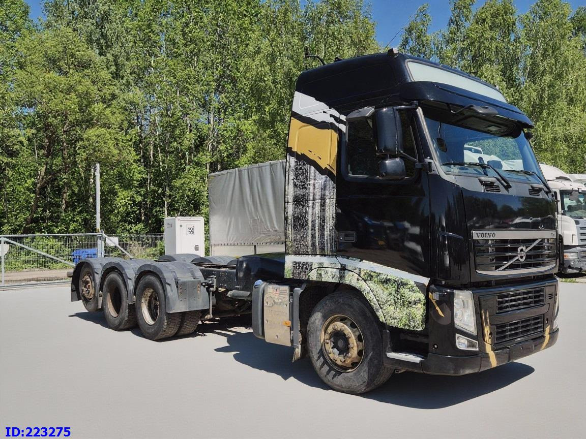 VOLVO FH13 540HP 8X4 (Steering axle) RETARDER - Kamion sa golom šasijom i zatvorenom kabinom: slika 4 VOLVO FH13 540HP 8X4 (Steering axle) RETARDER - Kamion sa golom šasijom i zatvorenom kabinom: slika 4