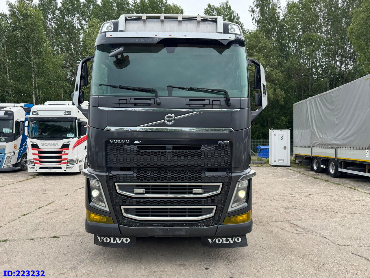 VOLVO FH16 700HP 8X4 Big Axles - Kamion sa golom šasijom i zatvorenom kabinom: slika 2 VOLVO FH16 700HP 8X4 Big Axles - Kamion sa golom šasijom i zatvorenom kabinom: slika 2