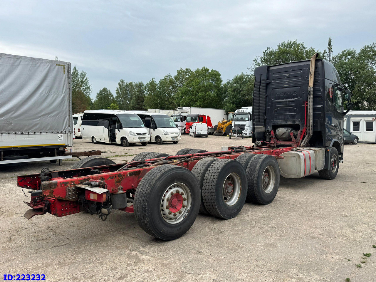 VOLVO FH16 700HP 8X4 Big Axles - Kamion sa golom šasijom i zatvorenom kabinom: slika 5 VOLVO FH16 700HP 8X4 Big Axles - Kamion sa golom šasijom i zatvorenom kabinom: slika 5
