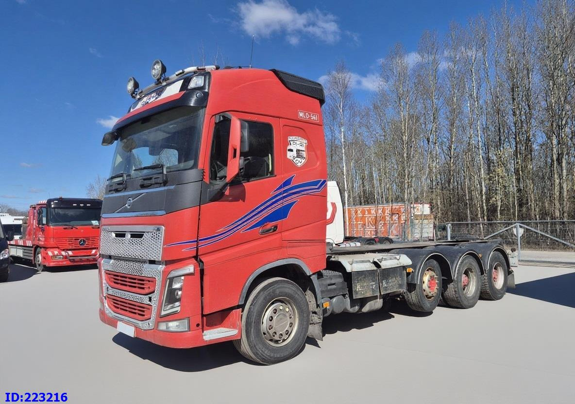VOLVO FH16 700HP 8X4 Big axle - Kamion sa golom šasijom i zatvorenom kabinom: slika 1 VOLVO FH16 700HP 8X4 Big axle - Kamion sa golom šasijom i zatvorenom kabinom: slika 1