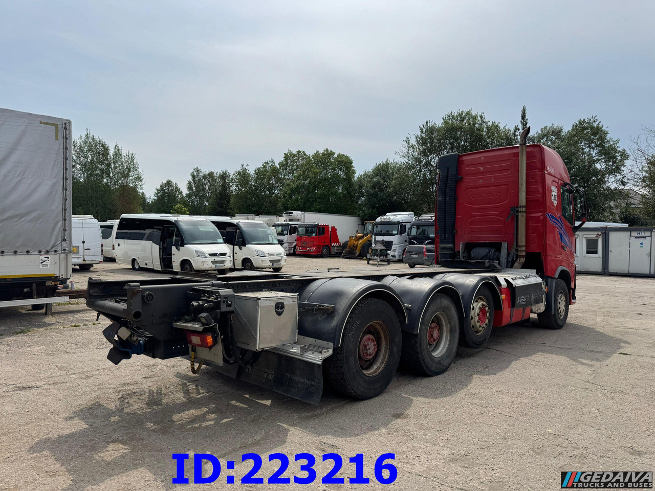 VOLVO FH16 700HP 8X4 Big axle - Kamion sa golom šasijom i zatvorenom kabinom: slika 5 VOLVO FH16 700HP 8X4 Big axle - Kamion sa golom šasijom i zatvorenom kabinom: slika 5