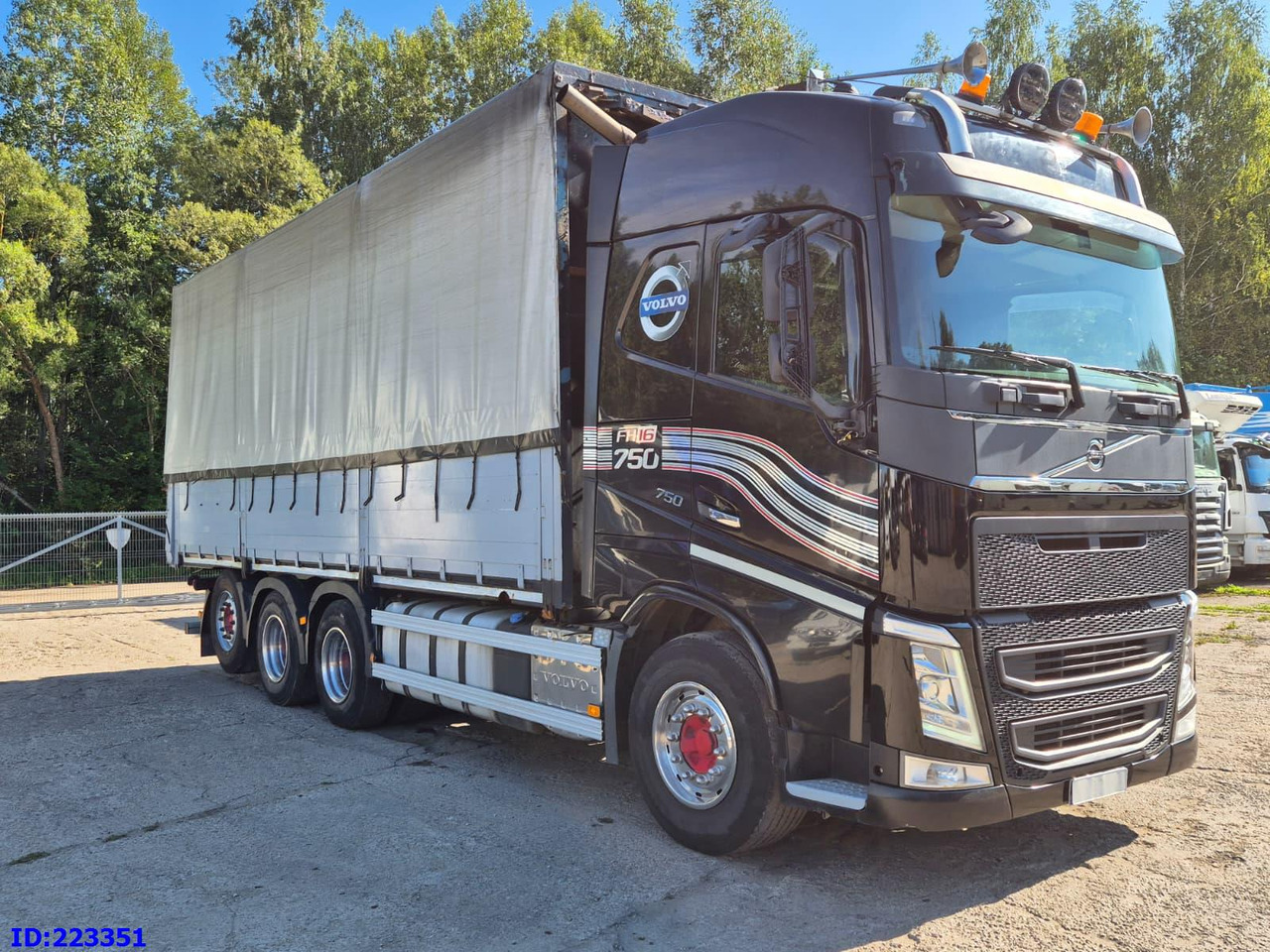 VOLVO FH16 750HP - 8x4-Steering axle - Kamion sa ceradom: slika 4 VOLVO FH16 750HP - 8x4-Steering axle - Kamion sa ceradom: slika 4