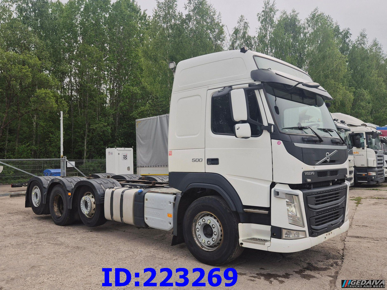 VOLVO FM13 500HP 8x2 (2 steering axels) - Kamion sa golom šasijom i zatvorenom kabinom: slika 4 VOLVO FM13 500HP 8x2 (2 steering axels) - Kamion sa golom šasijom i zatvorenom kabinom: slika 4
