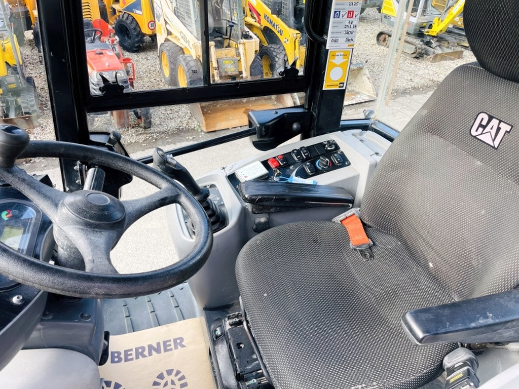 Caterpillar 908M (3927) - Utovarivač točkaš: slika 5 Caterpillar 908M (3927) - Utovarivač točkaš: slika 5