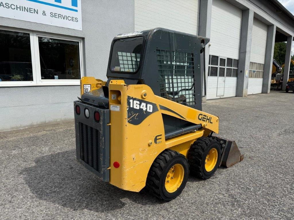 Gehl SL1640E (4027) - Mini utovarivač: slika 4 Gehl SL1640E (4027) - Mini utovarivač: slika 4