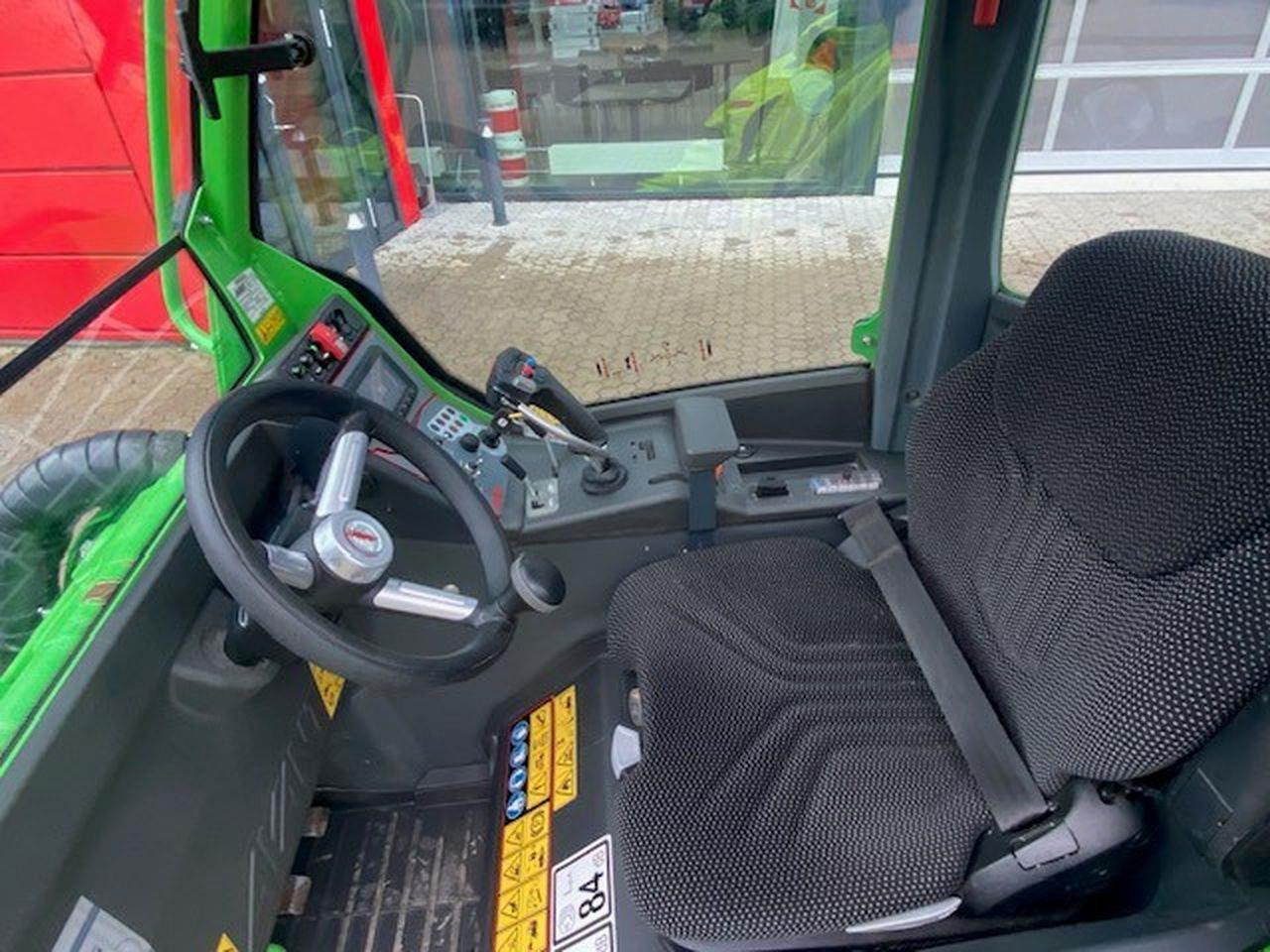 Avant 760i - Utovarivač točkaš: slika 5 Avant 760i - Utovarivač točkaš: slika 5