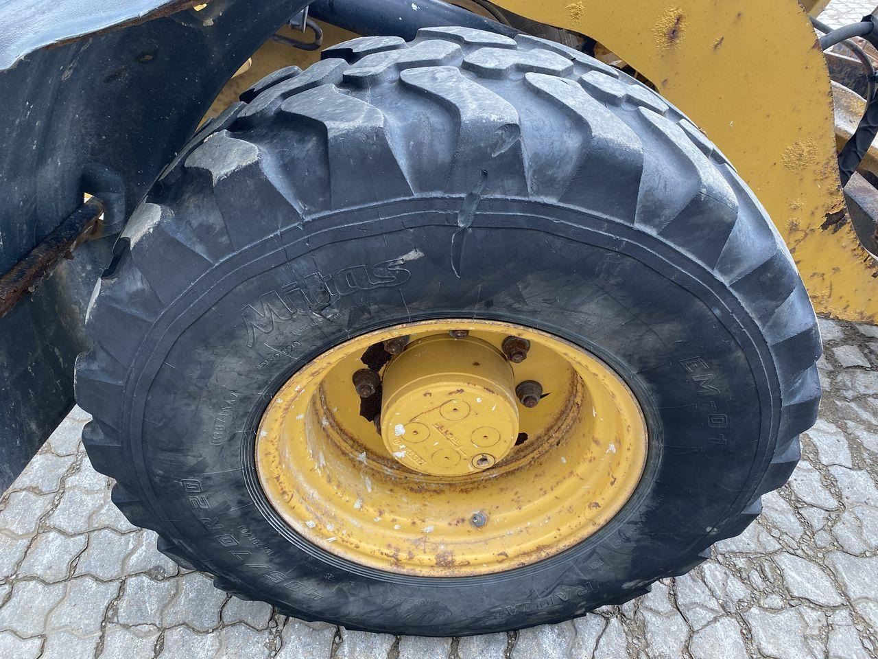 Zglobni utovarivač Caterpillar 908 H2: slika 6