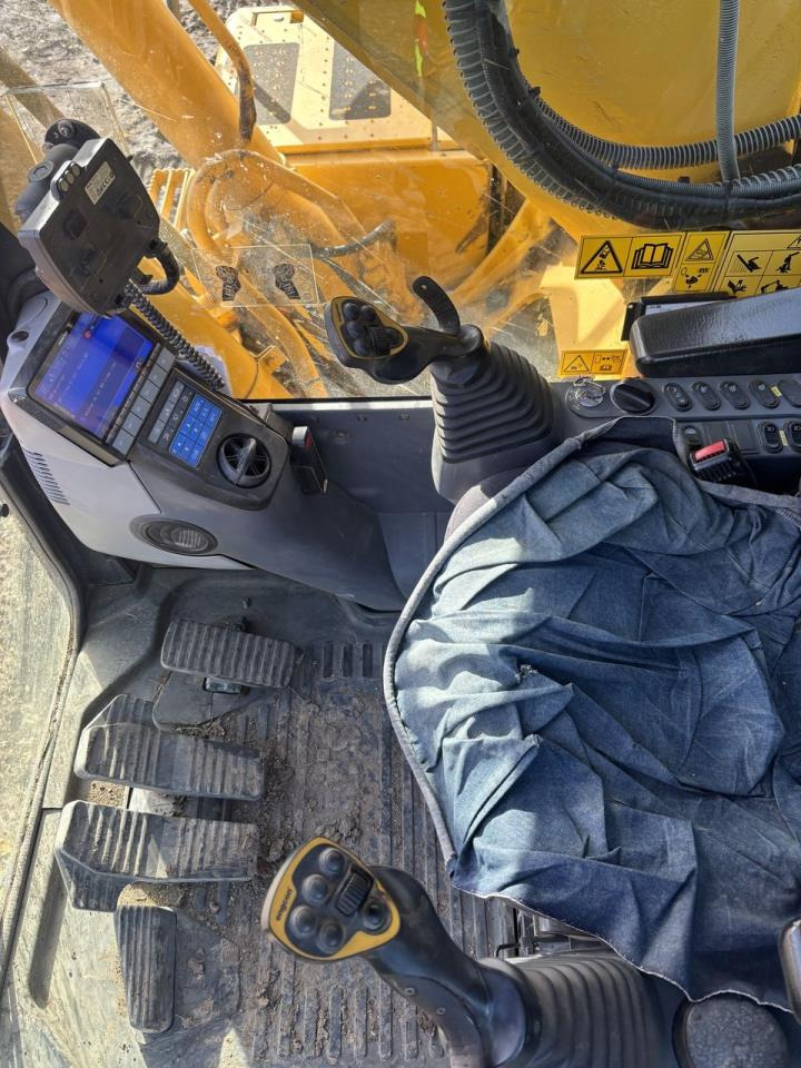 Komatsu PC240LC-11 - Bager guseničar: slika 3 Komatsu PC240LC-11 - Bager guseničar: slika 3