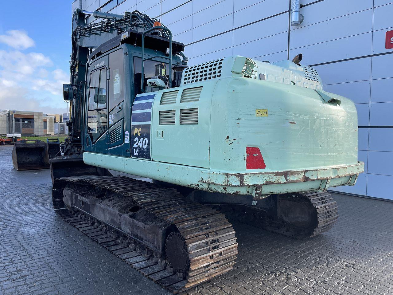 Komatsu PC240LCD-11 - Bager guseničar: slika 2 Komatsu PC240LCD-11 - Bager guseničar: slika 2