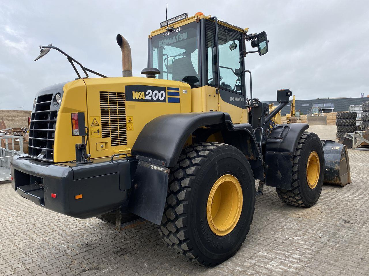 Komatsu WA200-7 - Utovarivač točkaš: slika 4 Komatsu WA200-7 - Utovarivač točkaš: slika 4
