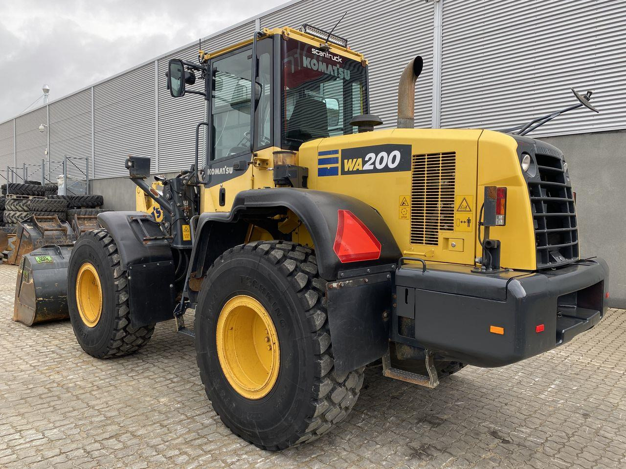 Komatsu WA200-7 - Utovarivač točkaš: slika 2 Komatsu WA200-7 - Utovarivač točkaš: slika 2
