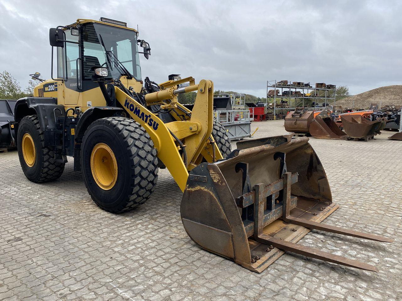 Komatsu WA200-7 - Utovarivač točkaš: slika 5 Komatsu WA200-7 - Utovarivač točkaš: slika 5
