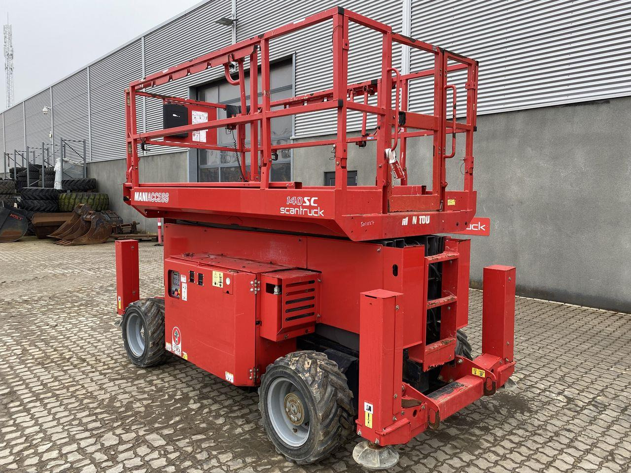 Manitou 140SC - Lift u obliku makaza: slika 2 Manitou 140SC - Lift u obliku makaza: slika 2