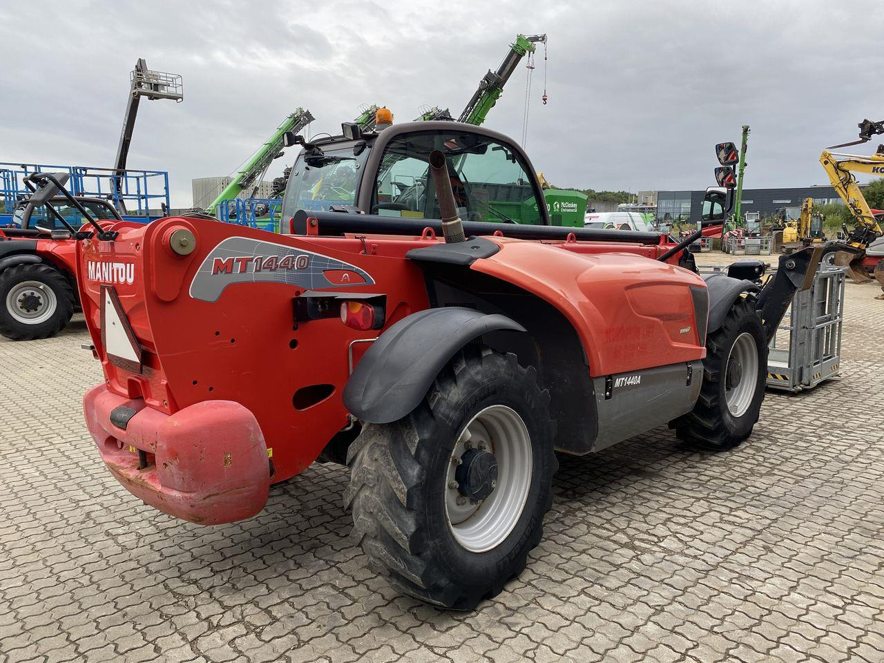 Manitou MT1440A ST3B - Teleskopski upravljač: slika 4 Manitou MT1440A ST3B - Teleskopski upravljač: slika 4