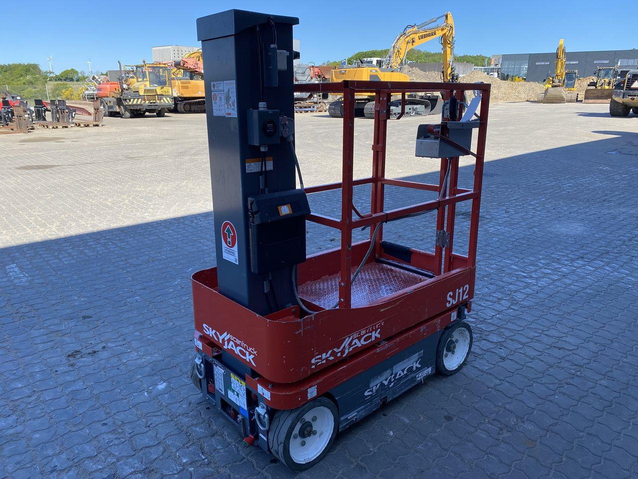 Skyjack SJ12 - Jarbolna penjajuća platforma: slika 4 Skyjack SJ12 - Jarbolna penjajuća platforma: slika 4