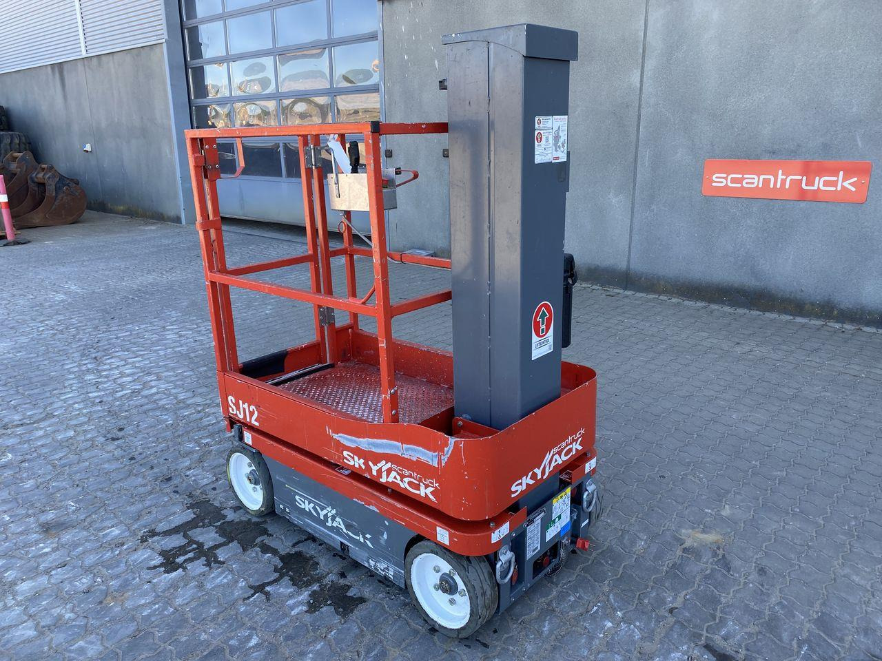 Skyjack SJ12 - Jarbolna penjajuća platforma: slika 2 Skyjack SJ12 - Jarbolna penjajuća platforma: slika 2