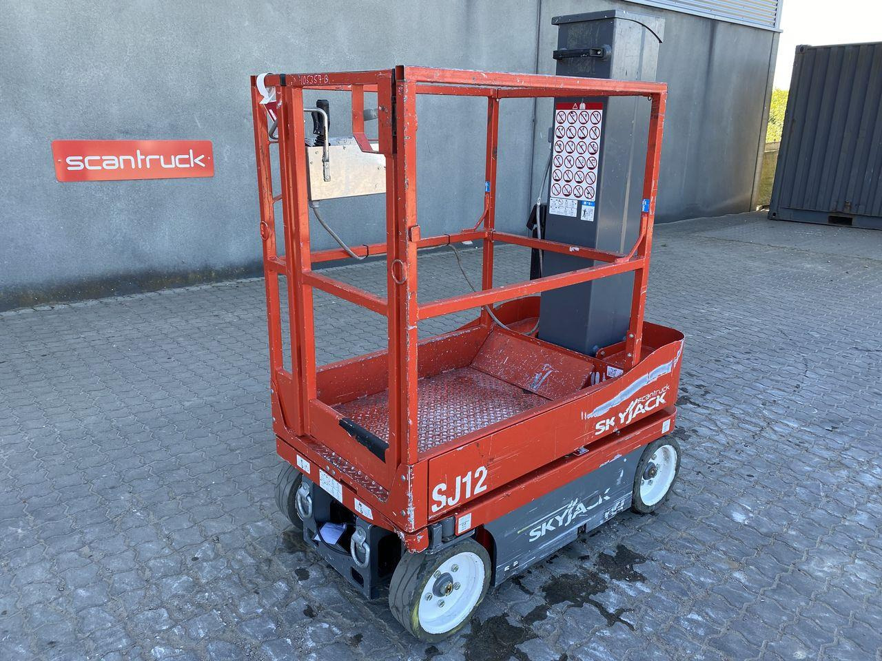 Skyjack SJ12 - Jarbolna penjajuća platforma: slika 1 Skyjack SJ12 - Jarbolna penjajuća platforma: slika 1