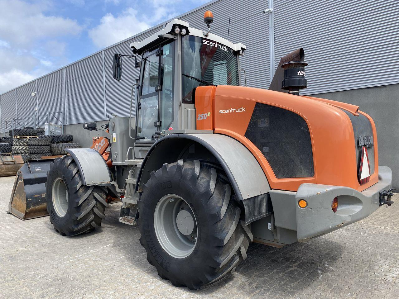 Weycor AR250e - Utovarivač točkaš: slika 2 Weycor AR250e - Utovarivač točkaš: slika 2