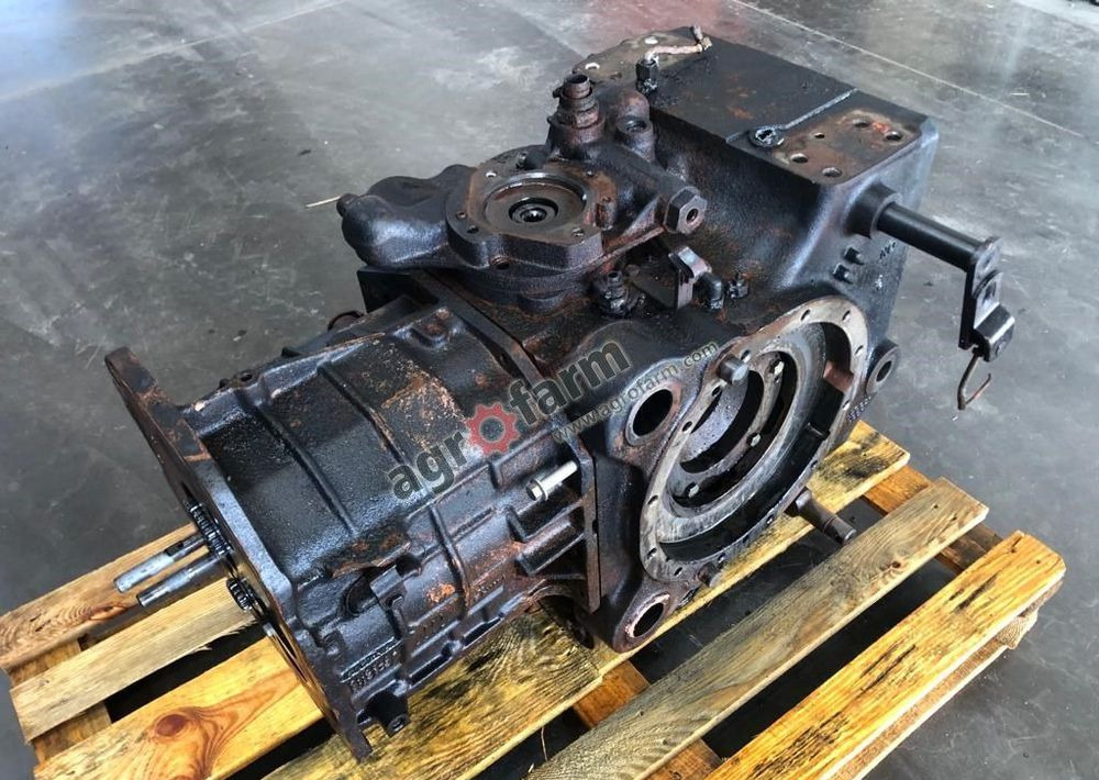 Menjač Tylny most John Deere 6400 L115878: slika 1