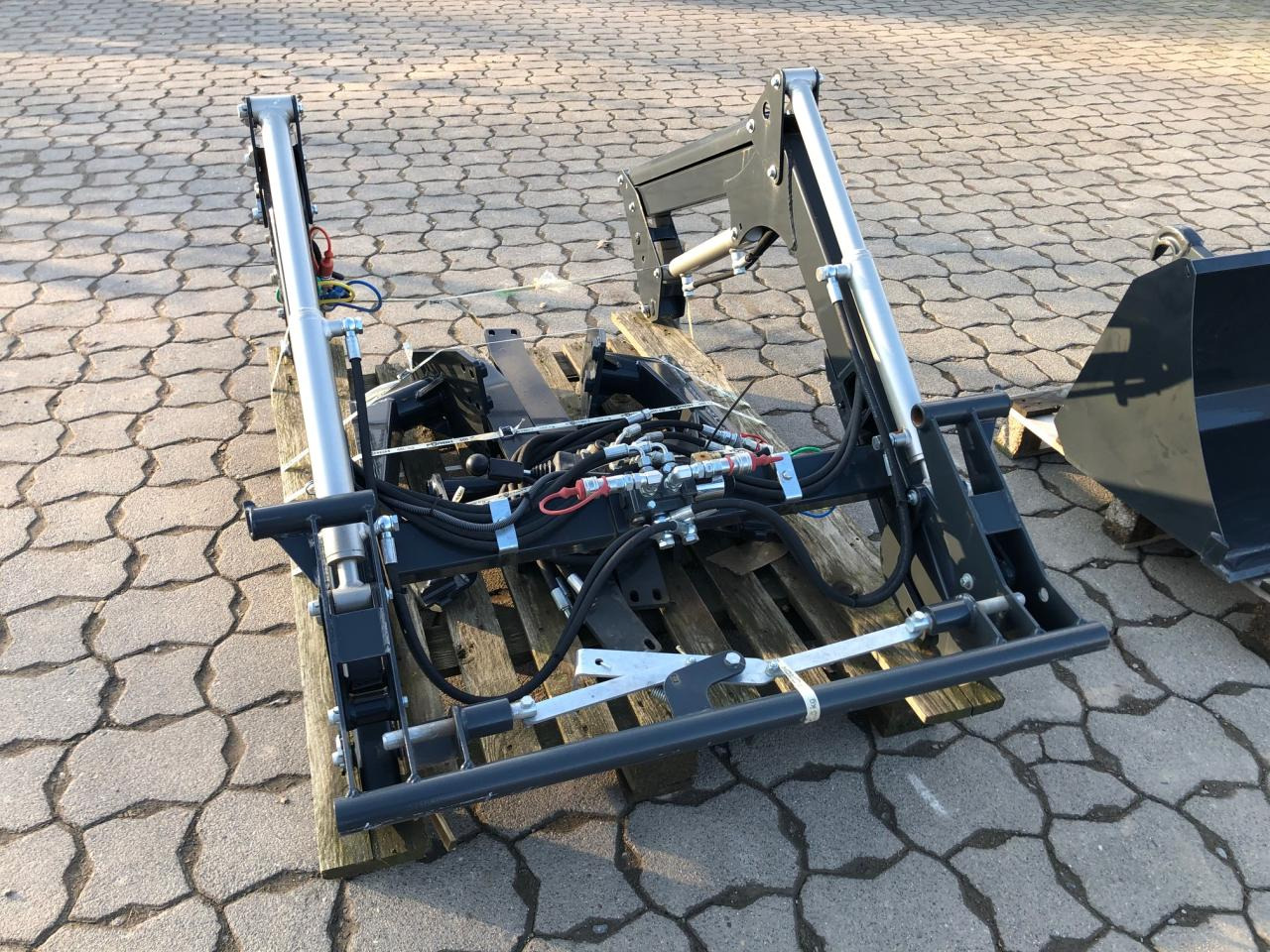 Solis PADAGAS FL200P Frontlader - Dodatak: slika 2 Solis PADAGAS FL200P Frontlader - Dodatak: slika 2