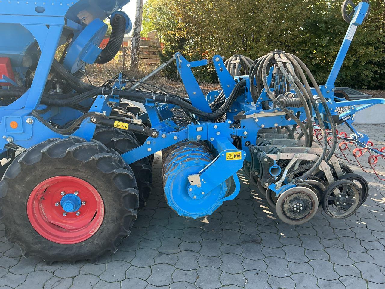 Lemken Compact Solitair 9/300 Z - Kombinovana mašina za setvu: slika 4 Lemken Compact Solitair 9/300 Z - Kombinovana mašina za setvu: slika 4