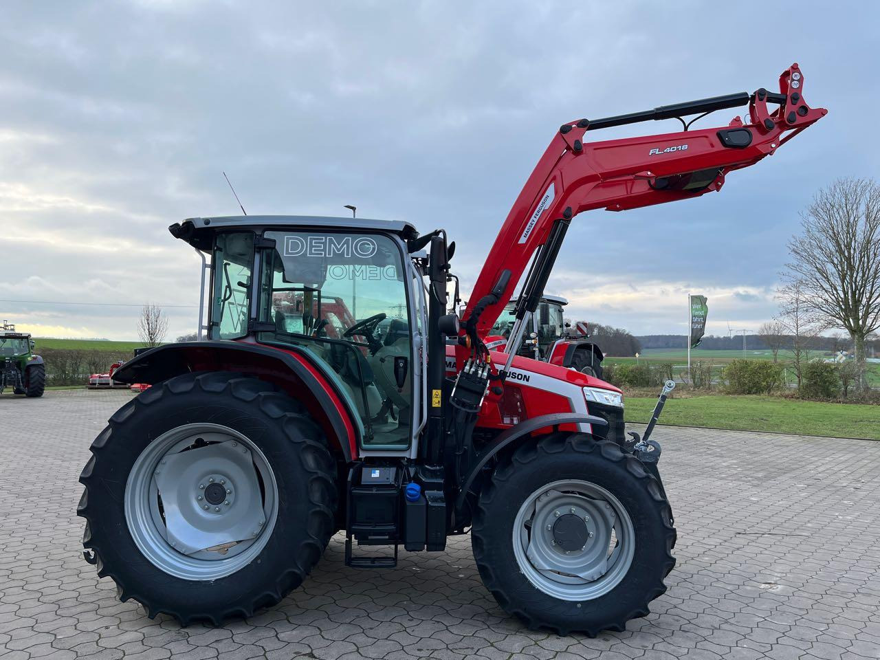 Massey Ferguson 5M.115 Dyna-4 Essential - Traktor: slika 2 Massey Ferguson 5M.115 Dyna-4 Essential - Traktor: slika 2