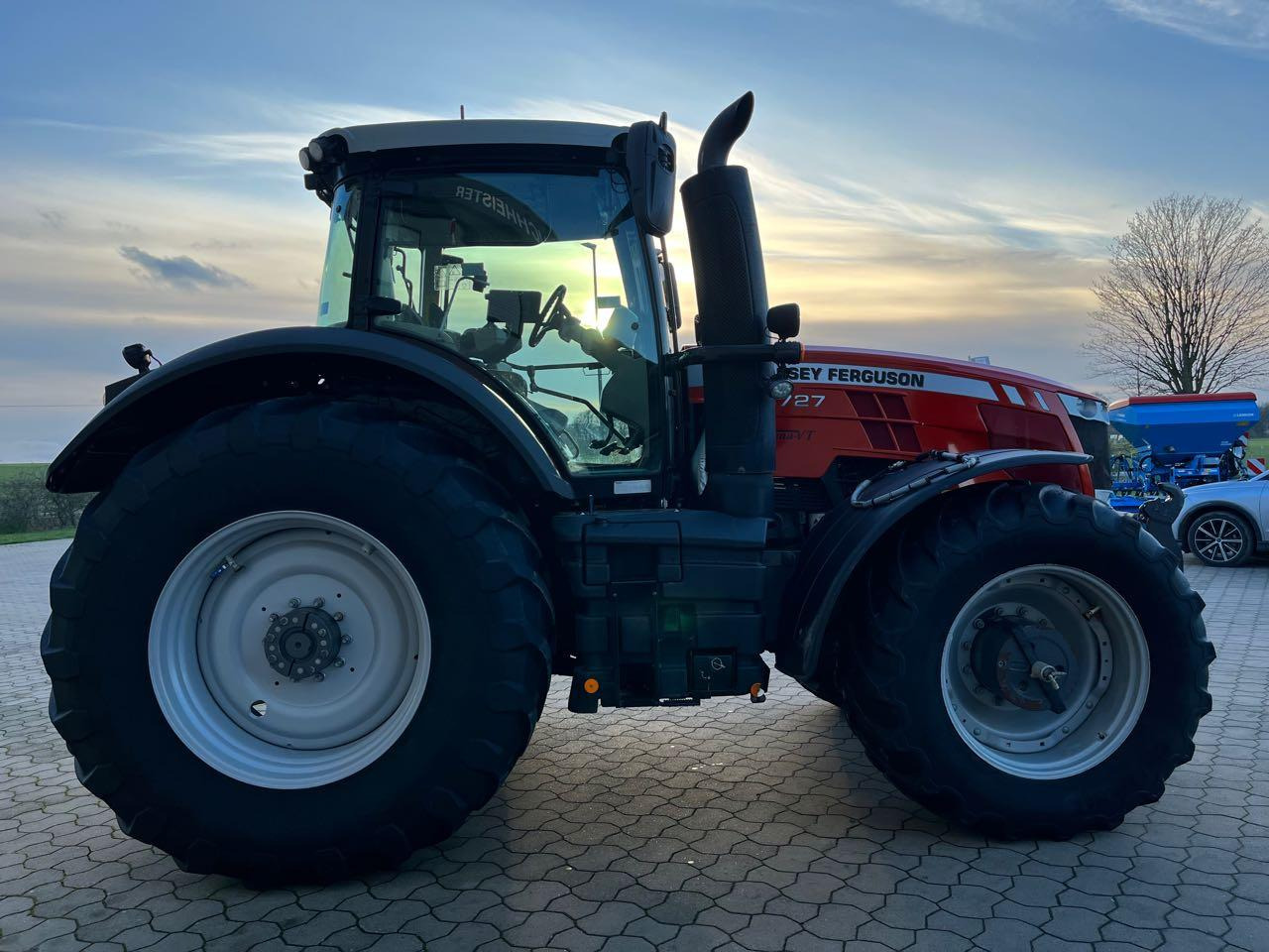 Massey Ferguson MF 8727 Dyna-VT - Traktor: slika 3 Massey Ferguson MF 8727 Dyna-VT - Traktor: slika 3