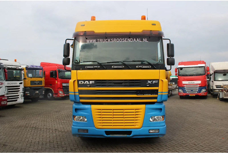 DAF XF 95.530 + hooksystem + 26T - Kamion sa hidrauličnom kukom: slika 2 DAF XF 95.530 + hooksystem + 26T - Kamion sa hidrauličnom kukom: slika 2