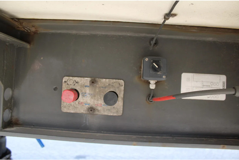 Poluprikolica sa zatvorenim sandukom Groenewegen 3x BPW +3 TONS lift: slika 9 Poluprikolica sa zatvorenim sandukom Groenewegen 3x BPW +3 TONS lift: slika 9