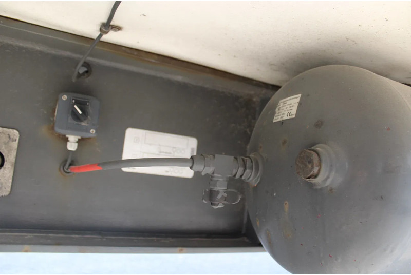 Poluprikolica sa zatvorenim sandukom Groenewegen 3x BPW +3 TONS lift: slika 8 Poluprikolica sa zatvorenim sandukom Groenewegen 3x BPW +3 TONS lift: slika 8