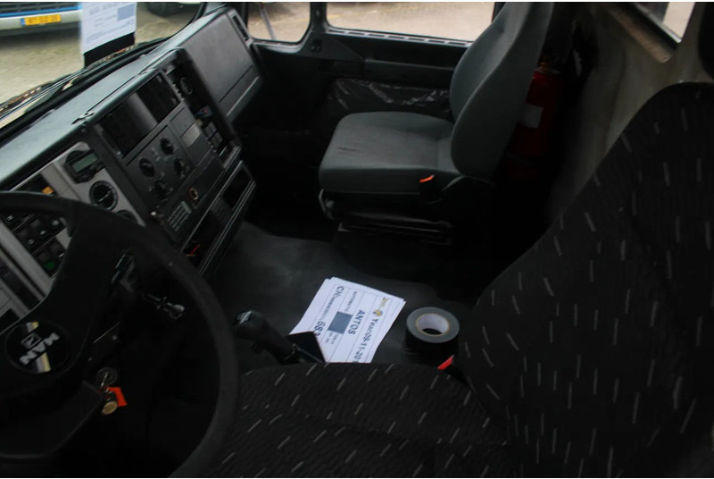 MAN 19 .414 + 4X4 + EURO 2 + MANUAL - Kamion sa golom šasijom i zatvorenom kabinom: slika 5 MAN 19 .414 + 4X4 + EURO 2 + MANUAL - Kamion sa golom šasijom i zatvorenom kabinom: slika 5