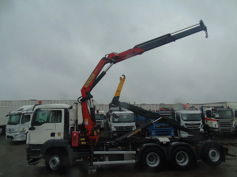 MAN TGS 35.440 + PALFINGER 24500 + 8X4 + EURO 5 + REMOTE - Kamion sa dizalicom: slika 2 MAN TGS 35.440 + PALFINGER 24500 + 8X4 + EURO 5 + REMOTE - Kamion sa dizalicom: slika 2