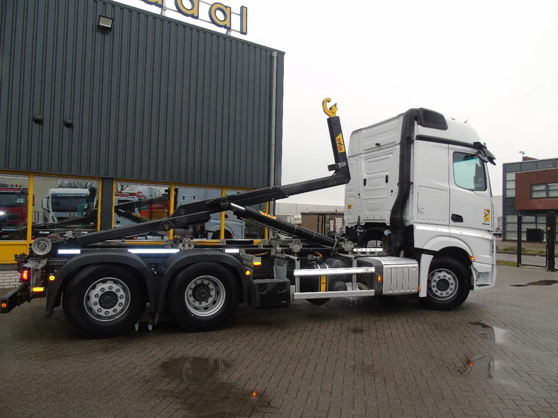 Mercedes-Benz Actros 2548 + 6x2 + RETARDER + 132.000km + 20TON HOOK HYVA - Kamion sa hidrauličnom kukom: slika 4 Mercedes-Benz Actros 2548 + 6x2 + RETARDER + 132.000km + 20TON HOOK HYVA - Kamion sa hidrauličnom kukom: slika 4