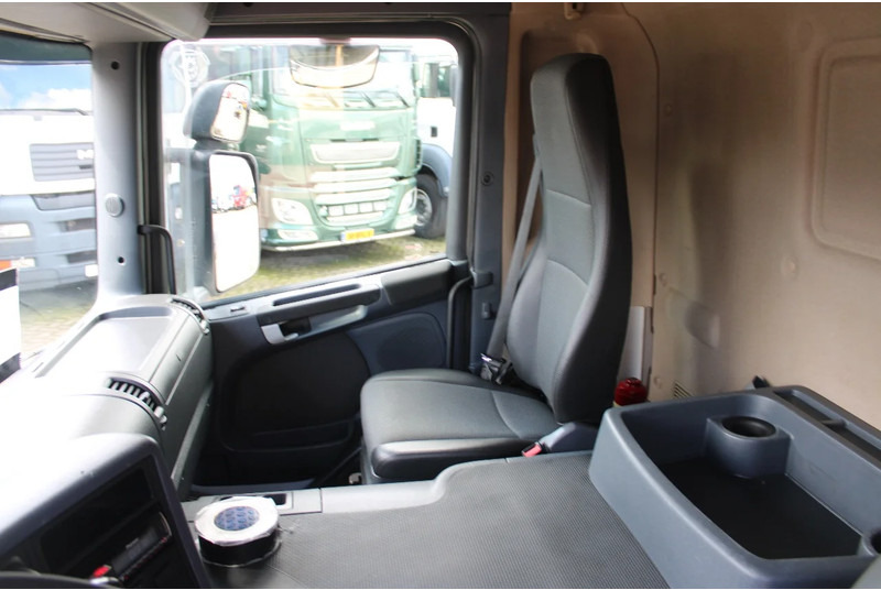 Kamion sa golom šasijom i zatvorenom kabinom Scania P250 + EURO 6: slika 17