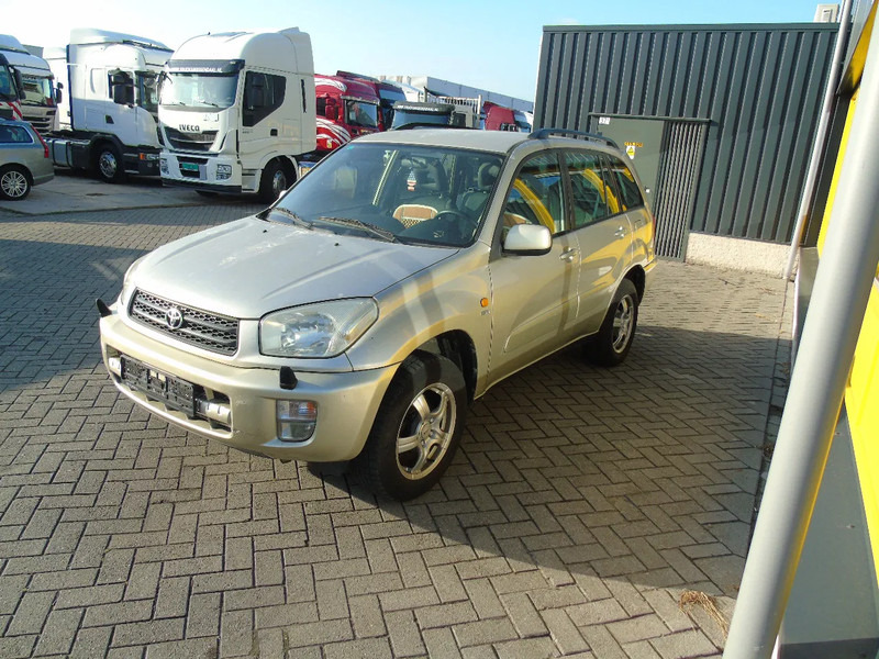 Toyota RAV4 + 4X4 + AUTOMAT + PETROL - SUV: slika 2 Toyota RAV4 + 4X4 + AUTOMAT + PETROL - SUV: slika 2