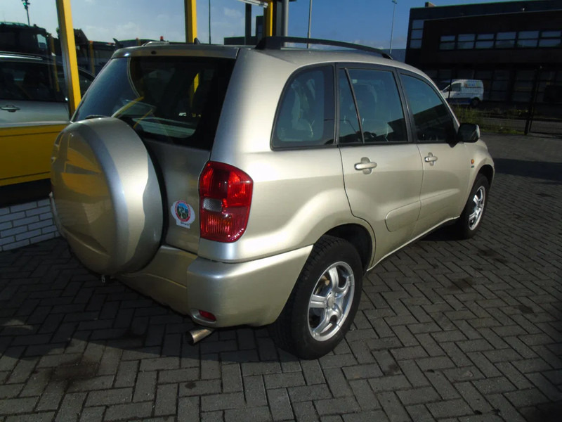 Toyota RAV4 + 4X4 + AUTOMAT + PETROL - SUV: slika 4 Toyota RAV4 + 4X4 + AUTOMAT + PETROL - SUV: slika 4
