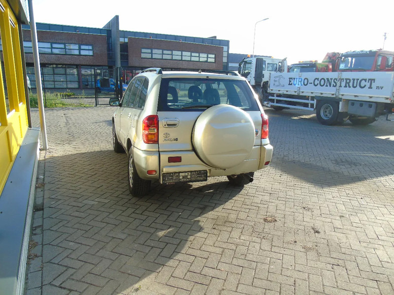 Toyota RAV4 + 4X4 + AUTOMAT + PETROL - SUV: slika 5 Toyota RAV4 + 4X4 + AUTOMAT + PETROL - SUV: slika 5