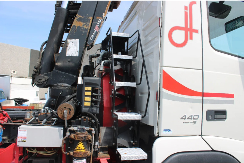 Kamion sa dizalicom Volvo FH 12.440 +6X4+ HIAB 166E3 PRO + EURO 5 + MANUAL: slika 12 Kamion sa dizalicom Volvo FH 12.440 +6X4+ HIAB 166E3 PRO + EURO 5 + MANUAL: slika 12