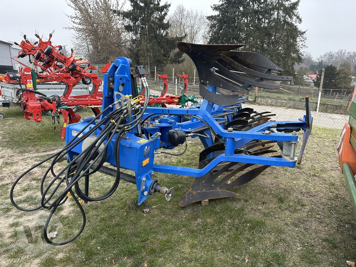 New Holland PHVH 4+1 - Plug: slika 1 New Holland PHVH 4+1 - Plug: slika 1