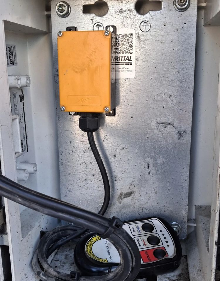 Reisch Ruchoma Podłoga 8mm - Poluprikolica sa pokretnim podom: slika 4 Reisch Ruchoma Podłoga 8mm - Poluprikolica sa pokretnim podom: slika 4